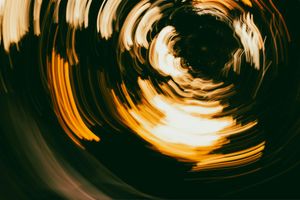 Vibrant energy flow in dark environment